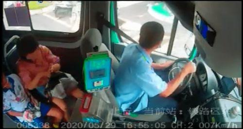 国产牛奶翻车事件视频